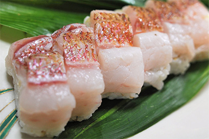 のどぐろ棒ずし(3~4人前) 2,530円(税抜価格2,300円)